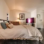 Villa Rooftop Garden In