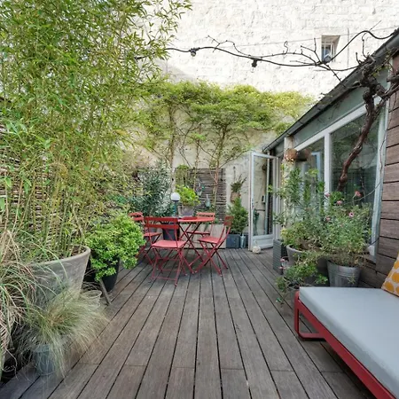 Villa Rooftop Garden In *